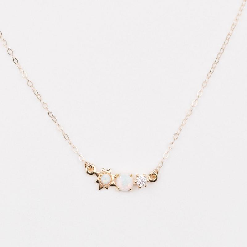 29 delicate necklaces now that we can show some skin again