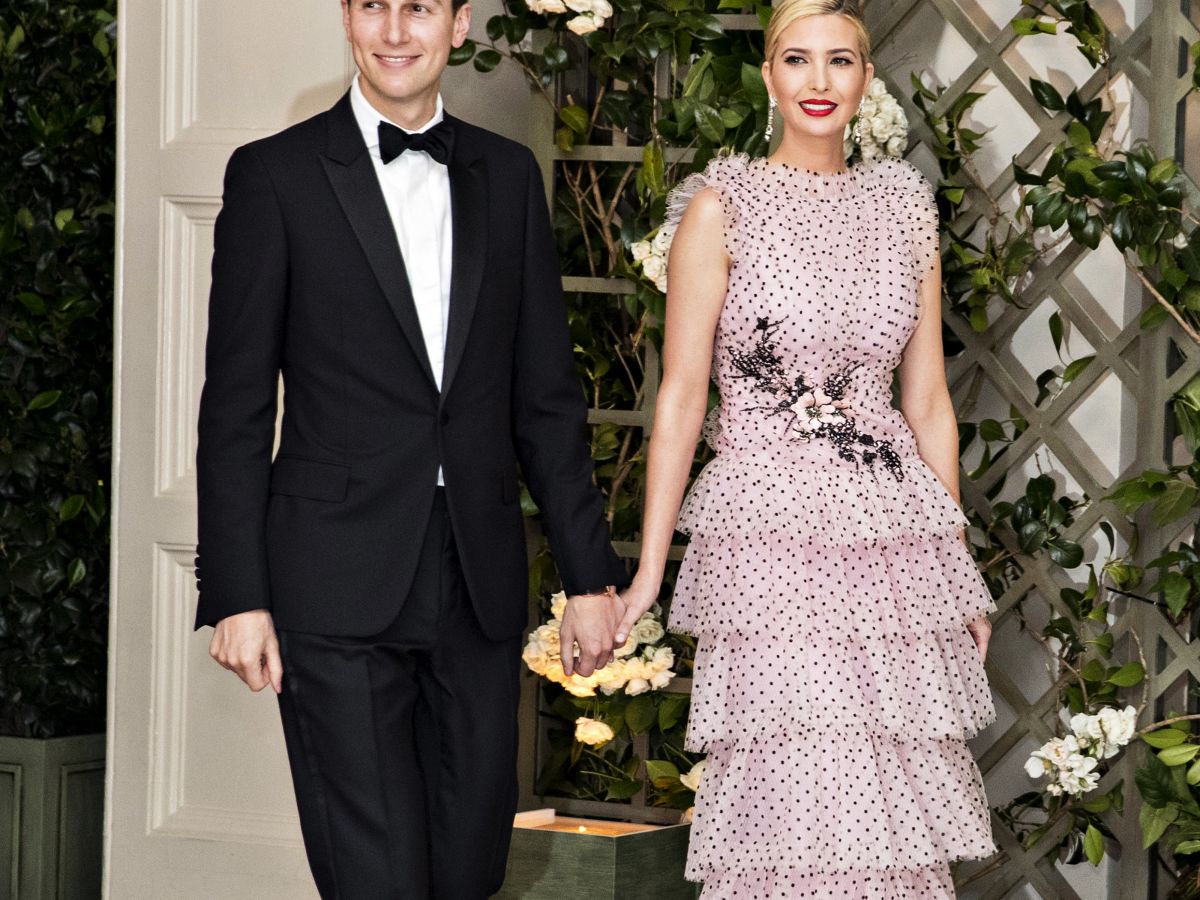 a body language expert helps us decode ivanka & jared’s relationship