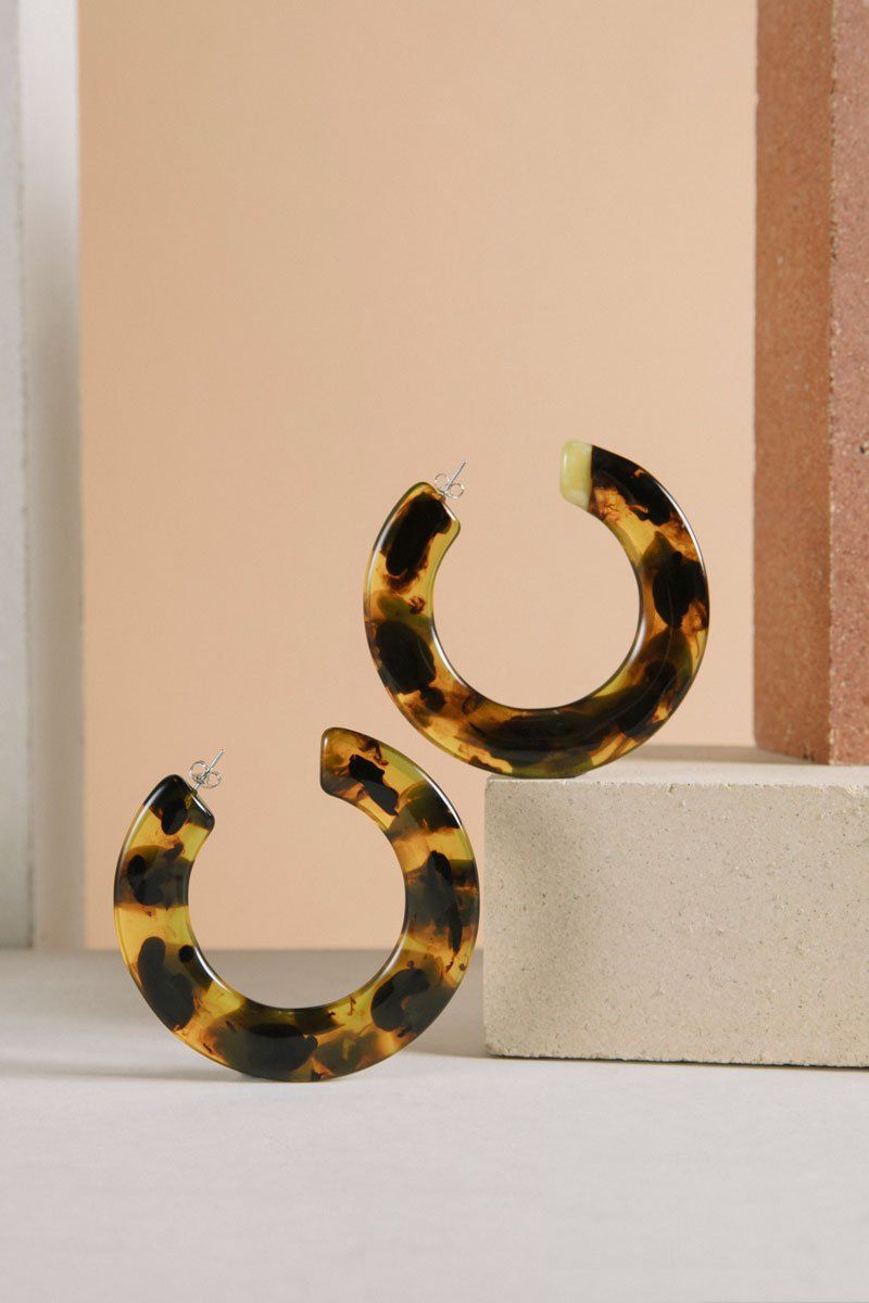 lucite hoop earrings are all the rage & we want in