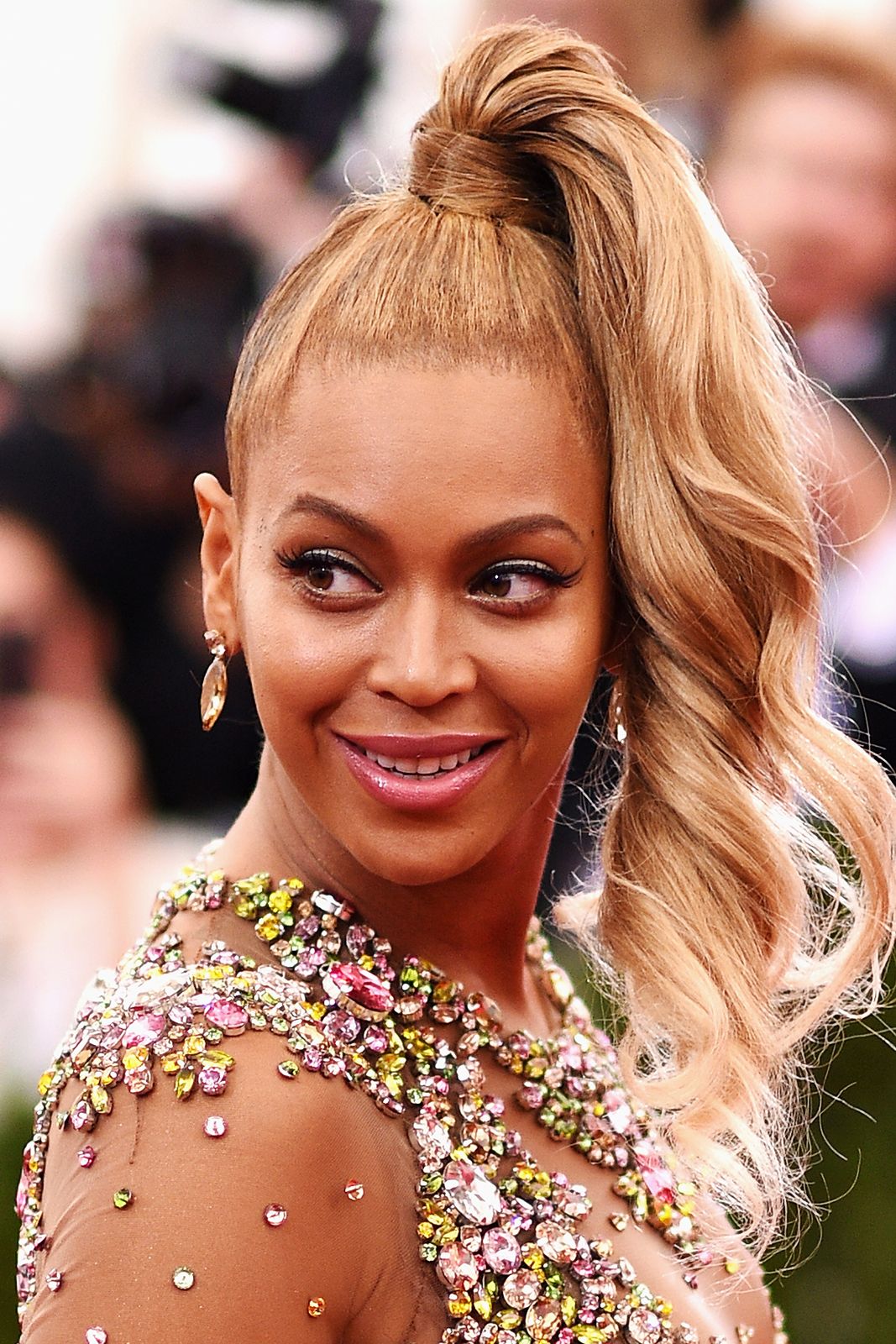 9 times beyoncé completely dropped the beauty mic