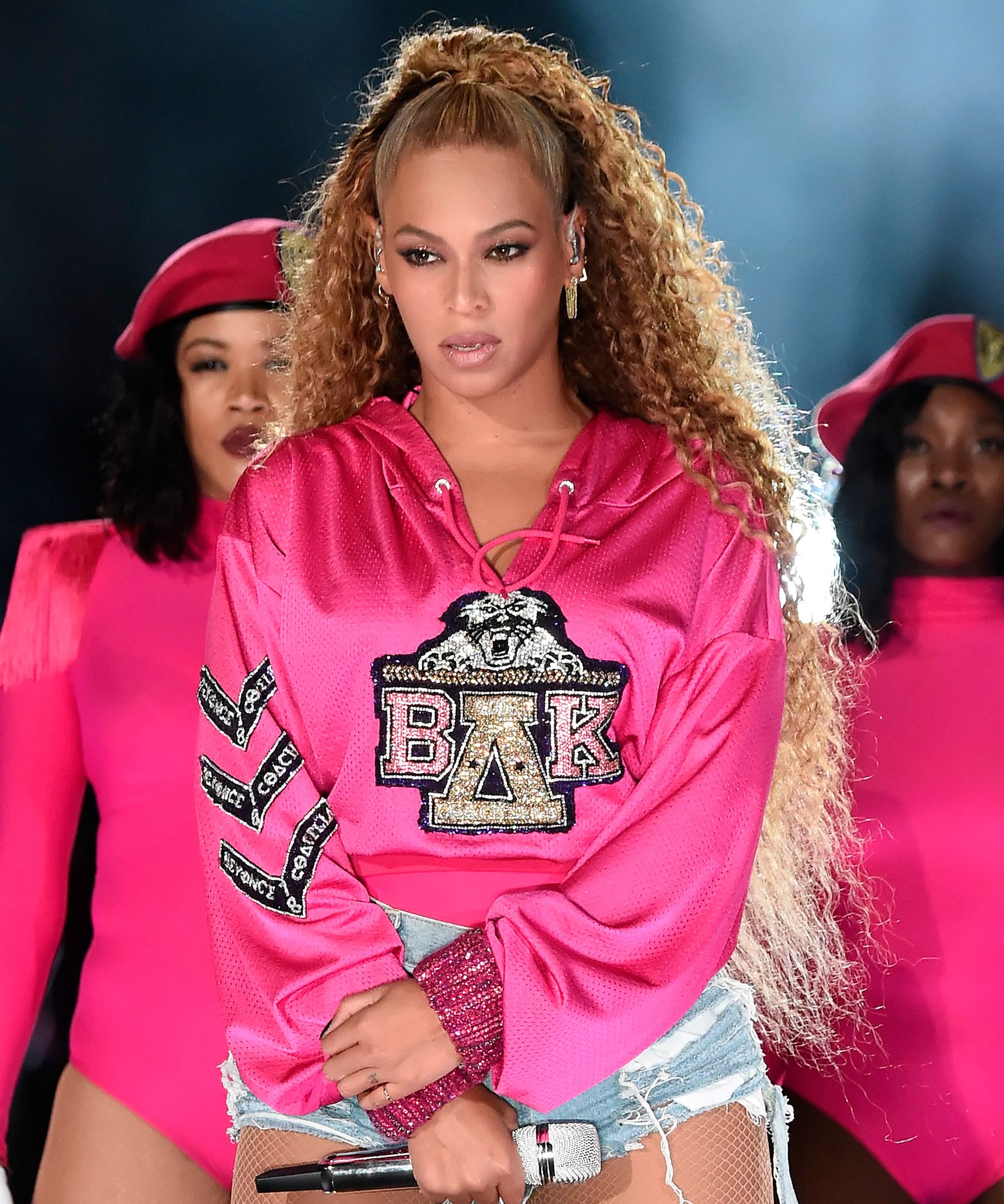 9 times beyoncé completely dropped the beauty mic