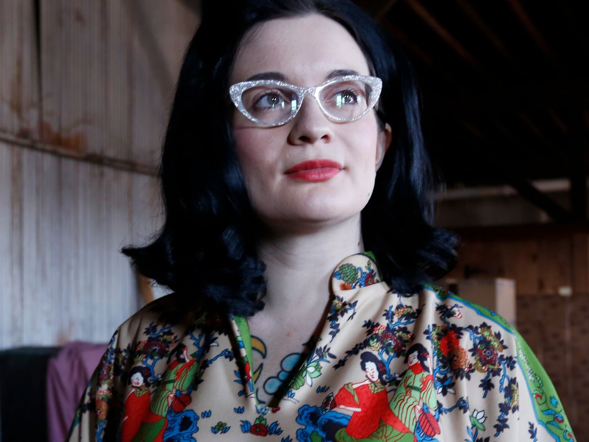 the 30-year-old mortician obsessed with vintage retro fashion & death