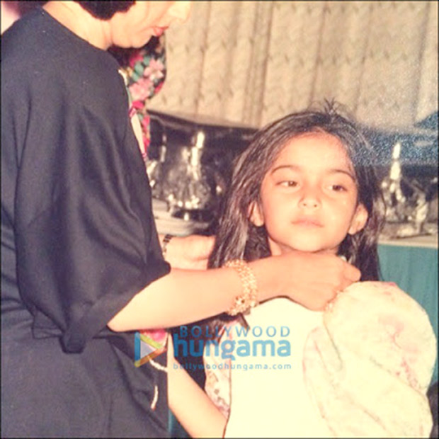 Veeres Kareena Kapoor, Rhea Kapoor and Sonam Kapoor’s UNSEEN childhood pictures will get you all mushy