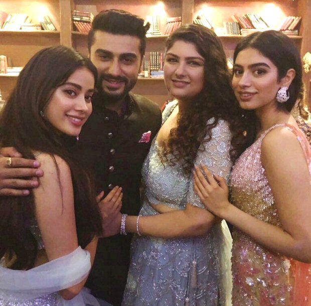 Arjun Kapoor kickstarts his birthday celebrations with Janhvi Kapoor, Anshula Kapoor, Khushi Kapoor and Boney Kapoor