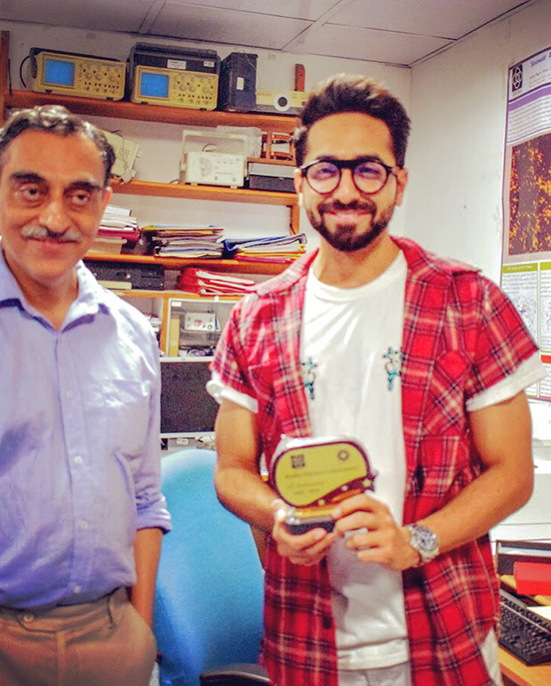 ayushmann khurrana poses with the only aryabhatta statue in the world [see pics]