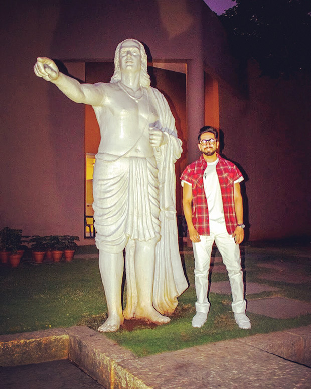 ayushmann khurrana poses with the only aryabhatta statue in the world [see pics]