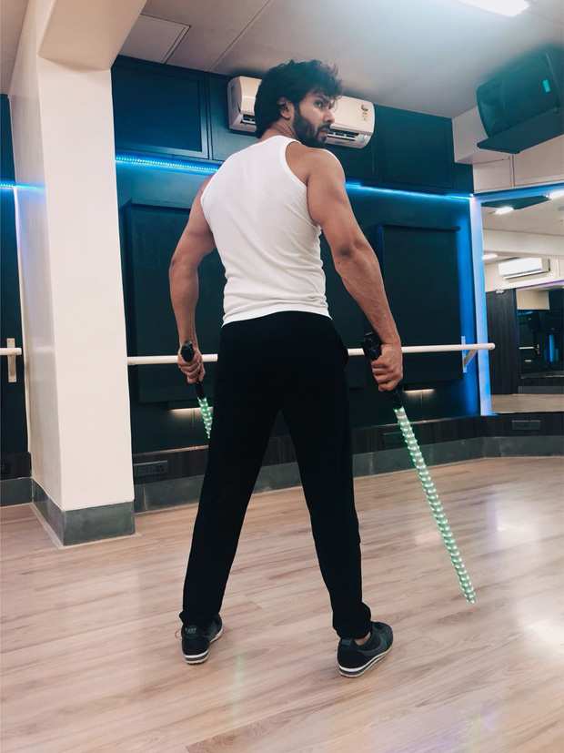 Varun Dhawan kicks off prep for IIFA and his act looks INTENSE [see pic]