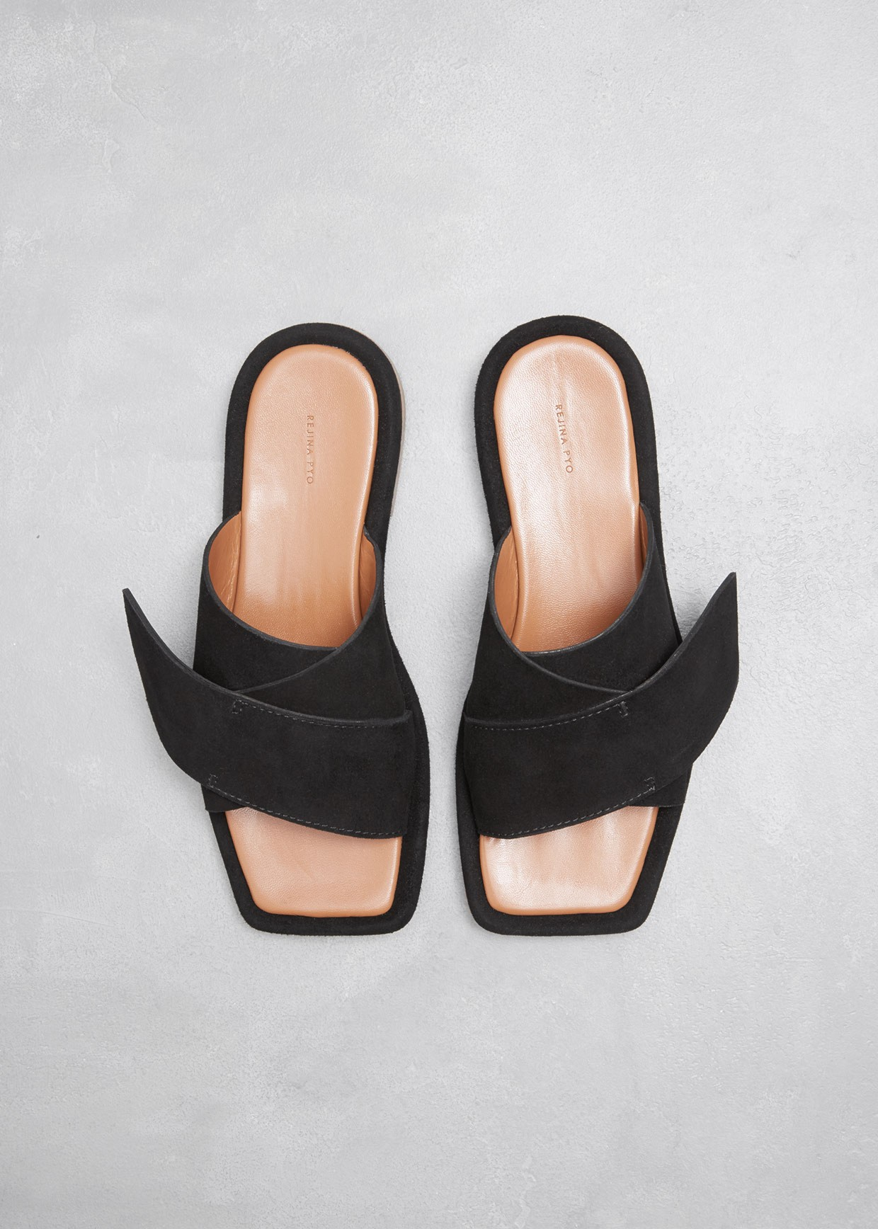 square toe sandals might be our favorite ’90s-inspired trend yet