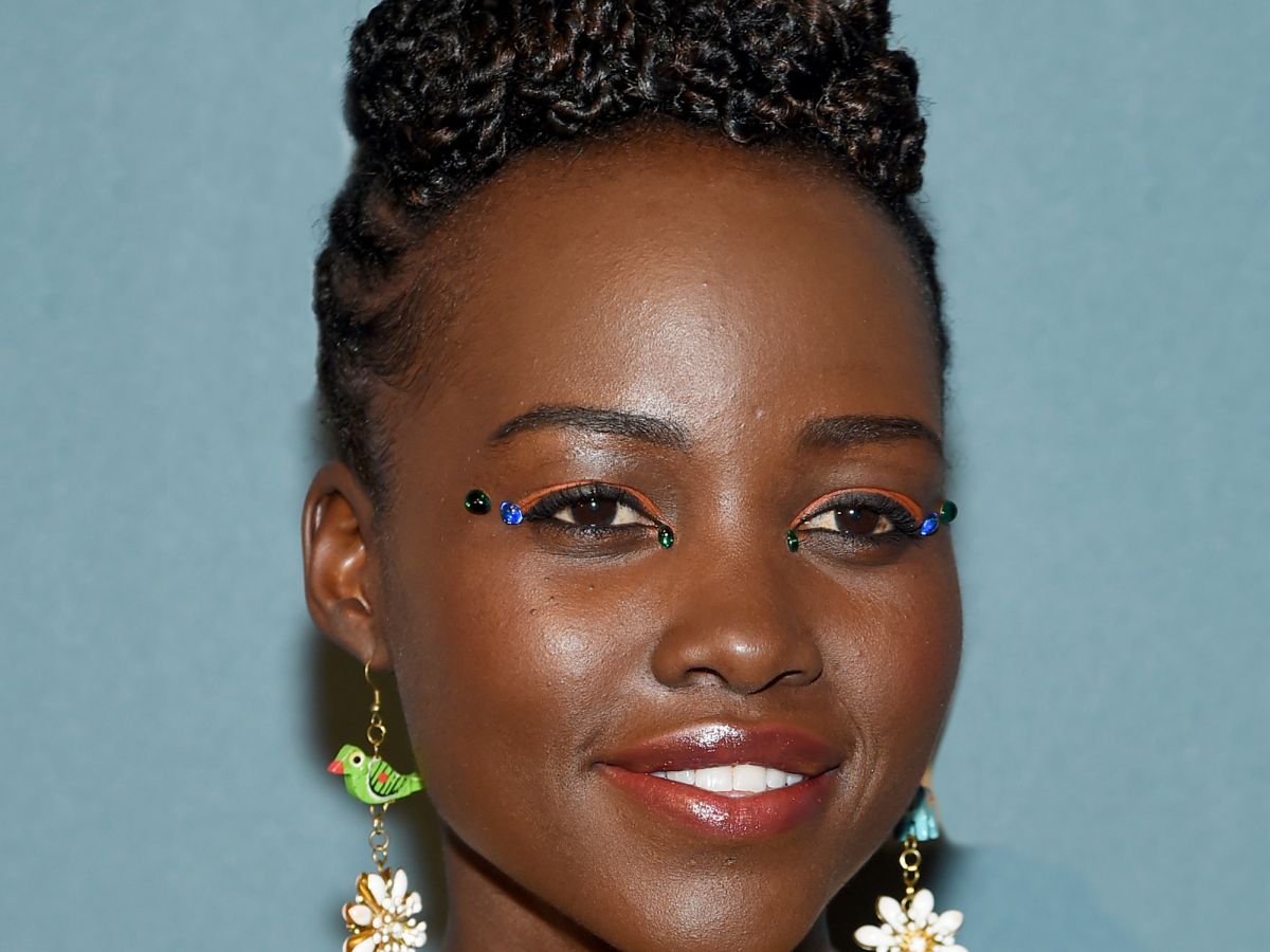 this is how lupita nyong’o’s eye rhinestones stay on all night