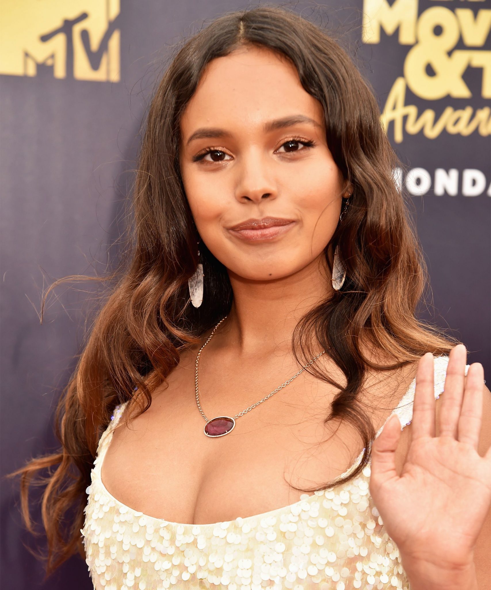 the best beauty looks from the mtv awards cost less than $15