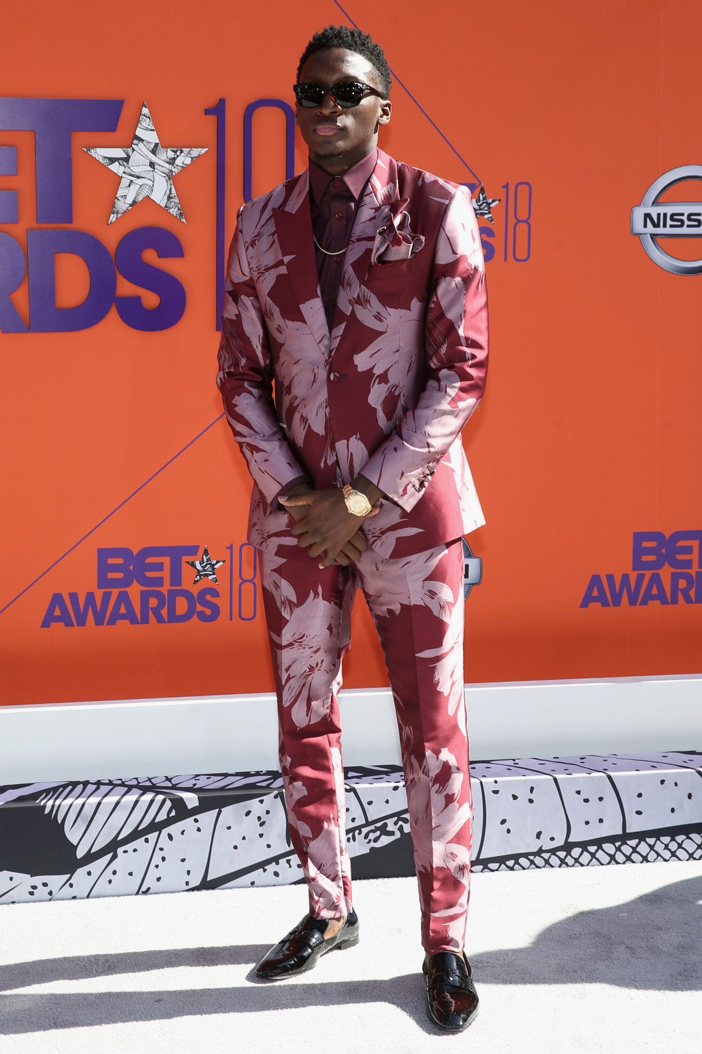 the men were serving looks at the bet awards