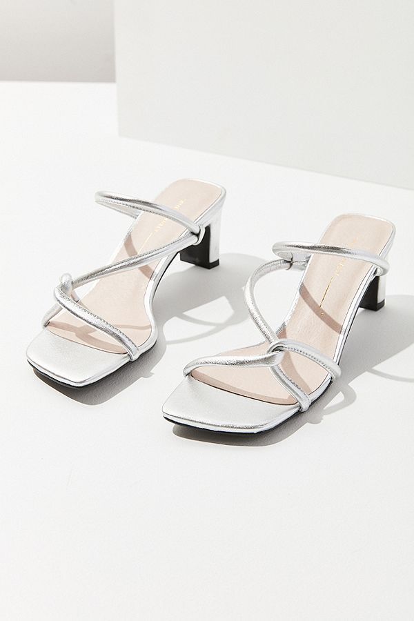 square toe sandals might be our favorite ’90s-inspired trend yet