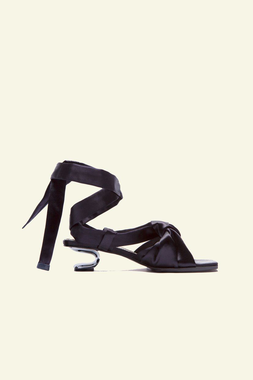 square toe sandals might be our favorite ’90s-inspired trend yet