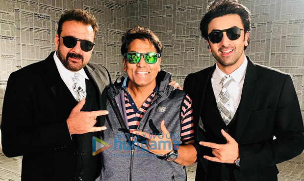 reel and real sanju ranbir kapoor and sanjay dutt strike a pose during ‘baba bolta hai bas ho gaya’ shooting