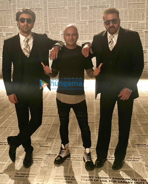 reel and real sanju ranbir kapoor and sanjay dutt strike a pose during ‘baba bolta hai bas ho gaya’ shooting