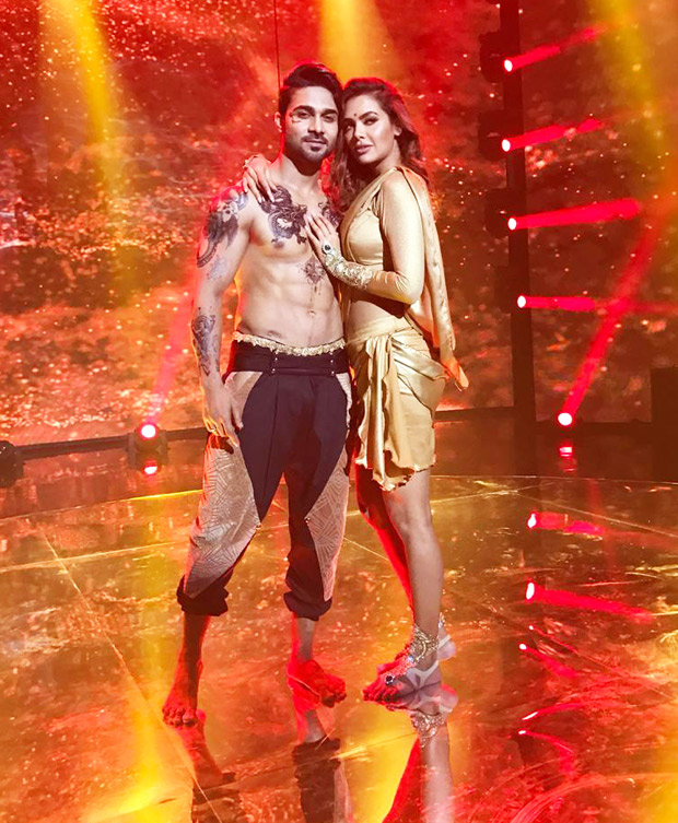 Esha Gupta sets the stage on fire with this HOT performance with Salman Yusuff Khan on ‘High Fever'