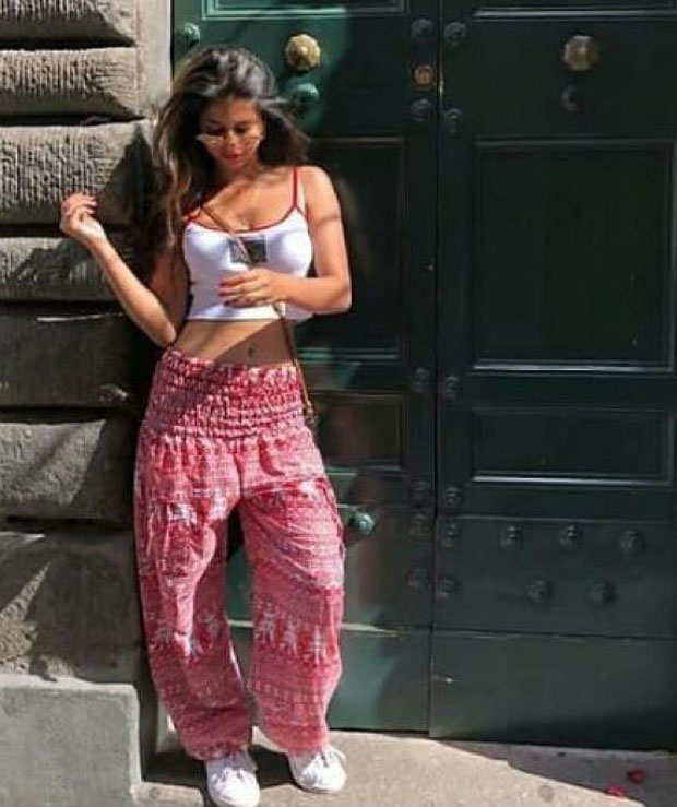 Hey gorgeous! Suhana Khan looks jaw droppingly beautiful in this throwback pic from her European vacay