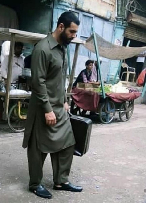 LEAKED! Here's a glimpse of new avatar of JOHN ABRAHAM while shooting on the streets of Junagarh for Romeo Walter Akbar