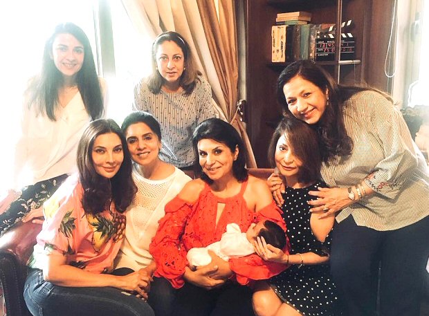 Neetu Kapoor meets Varun Dhawan's little niece with a group of friends