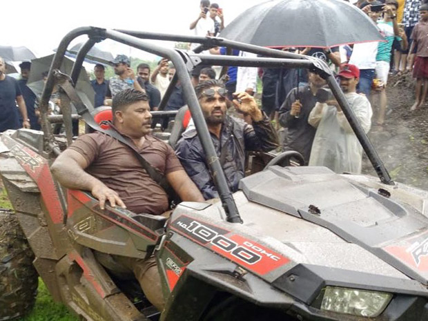 Suniel Shetty gets into action mode as he launches Mudskull Adventure