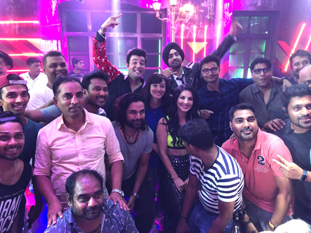 Sunny Leone, Diljit Dosanjh party hard after Arjun Patiala shoot completion