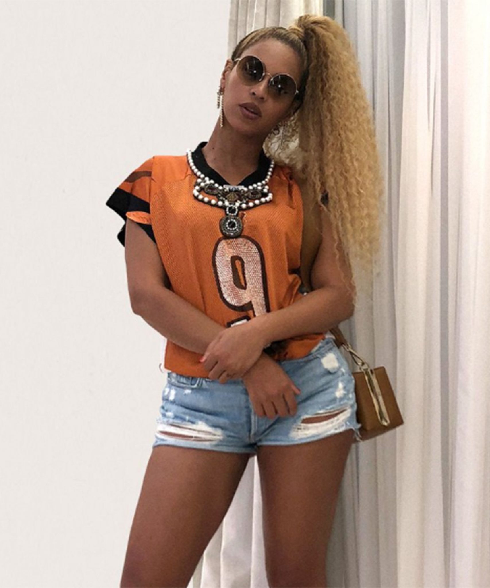 beyoncé just showed us how to do vacation hair right