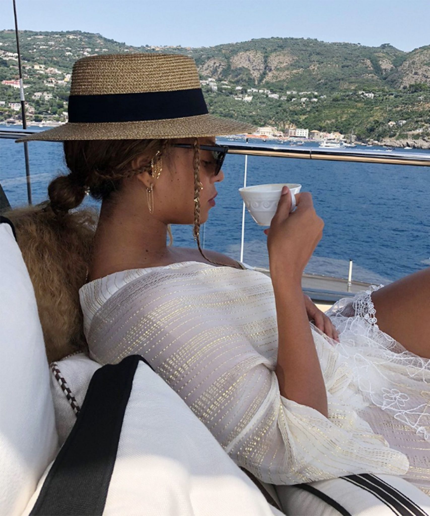 beyoncé just showed us how to do vacation hair right