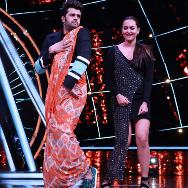 Host Maniesh Paul dons saree for Sonakshi Sinha on the sets of Indian Idol