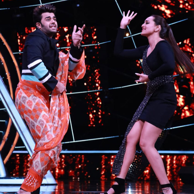 host manish paul dons saree for sonakshi sinha on the sets of indian idol