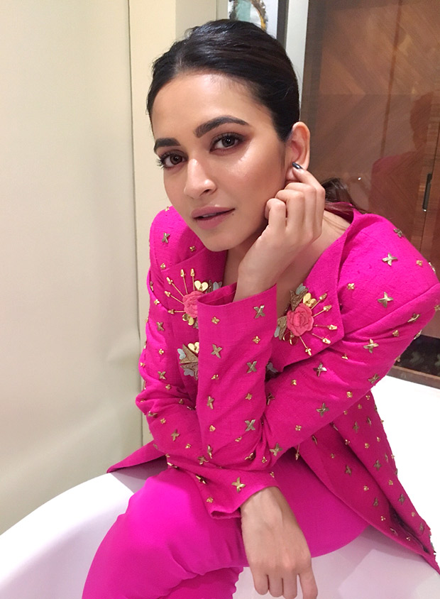 Kriti Kharbanda sports subtle makeup