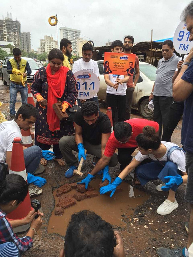 sanju actor vicky kaushal fills potholes in mumbai in an appeal for better roads