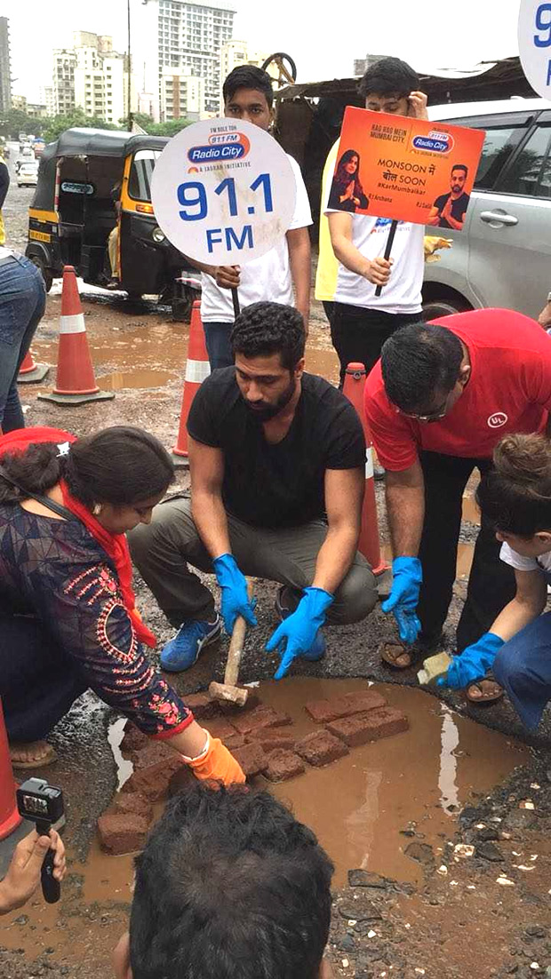 sanju actor vicky kaushal fills potholes in mumbai in an appeal for better roads