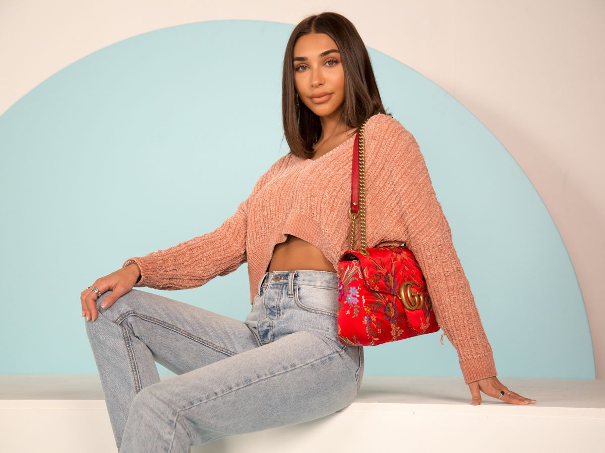 model chantel jeffries spills what’s in her $1,790 gucci bag