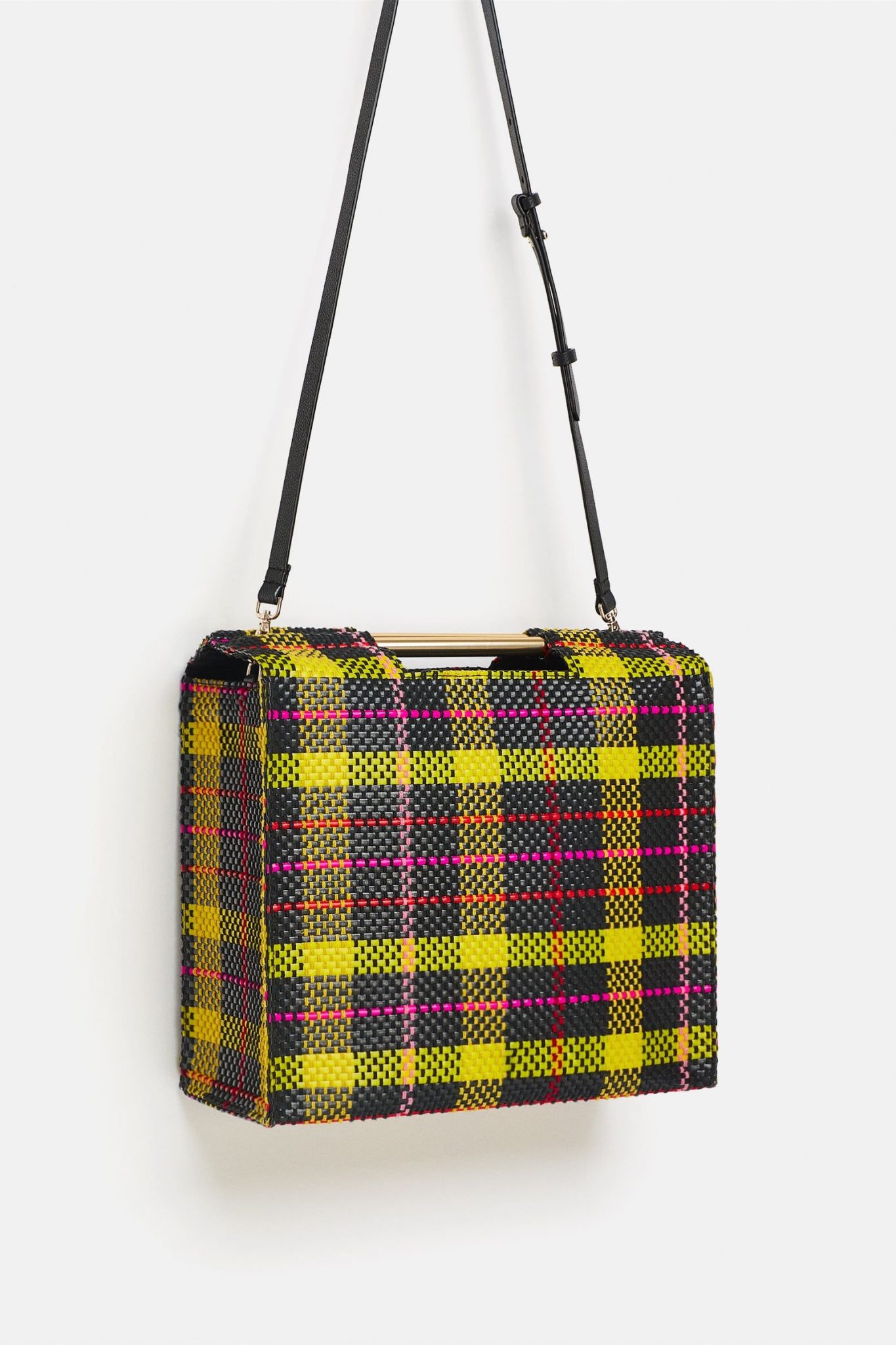 16 non-bulky totes perfect for carrying your laptop in