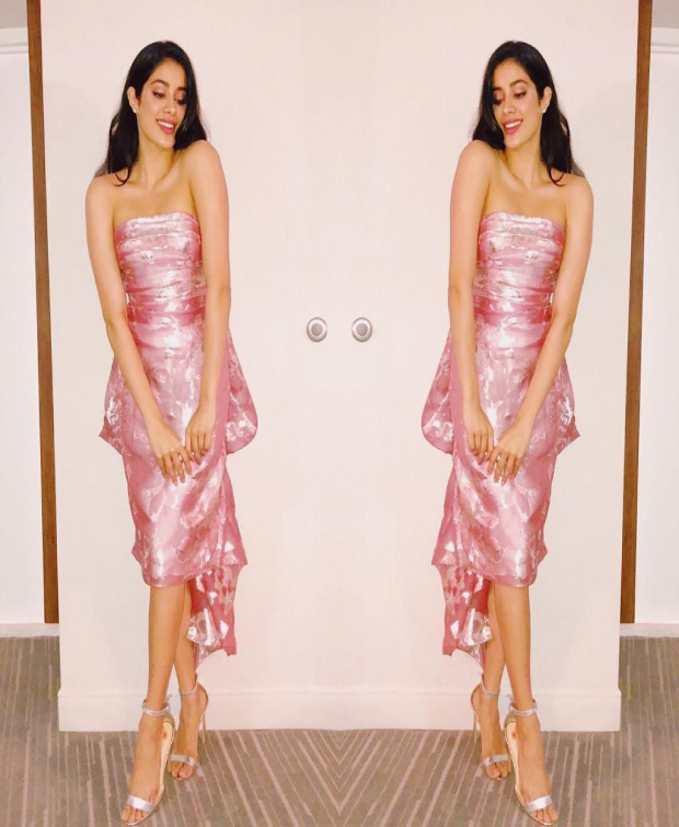 Janhvi Kapoor in Reem Acra for WIFT Awards 2018 (1)