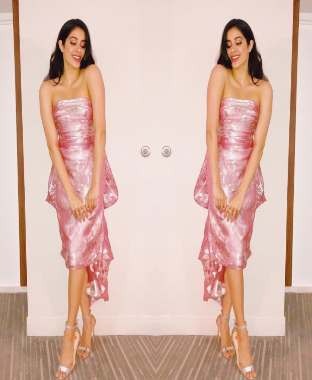 Janhvi Kapoor in Reem Acra for WIFT Awards 2018 (1)