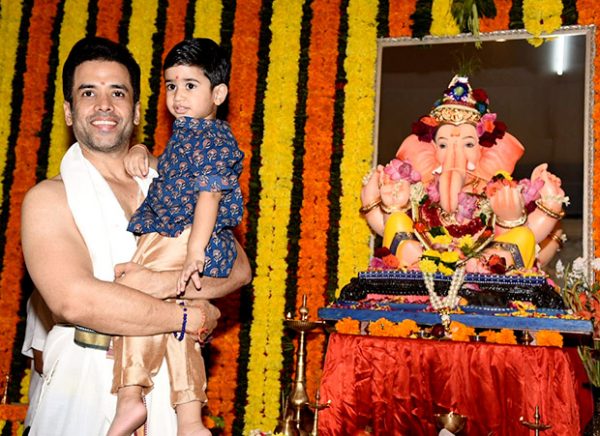 Jeetendra, son Tusshar Kapoor and grandson Laksshya –Three generations of the Kapoor family celebrate Ganesh Chaturthi together