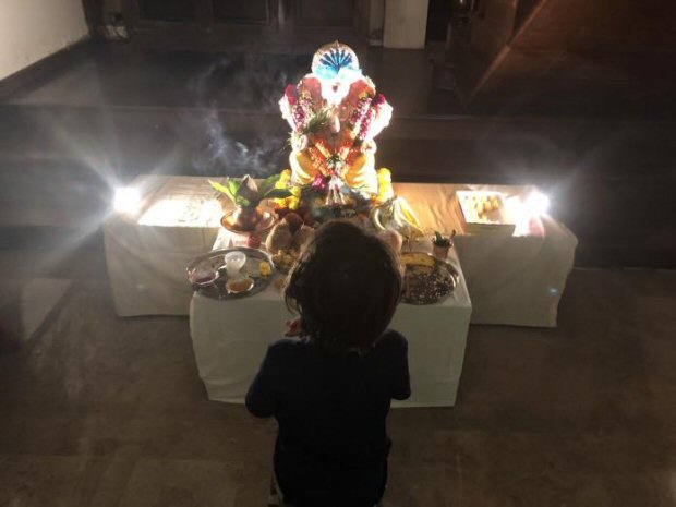 Shah Rukh Khan’s AbRam shares a sweet moment with his Ganpati ‘Pappa’ and melts our hearts (see picture)