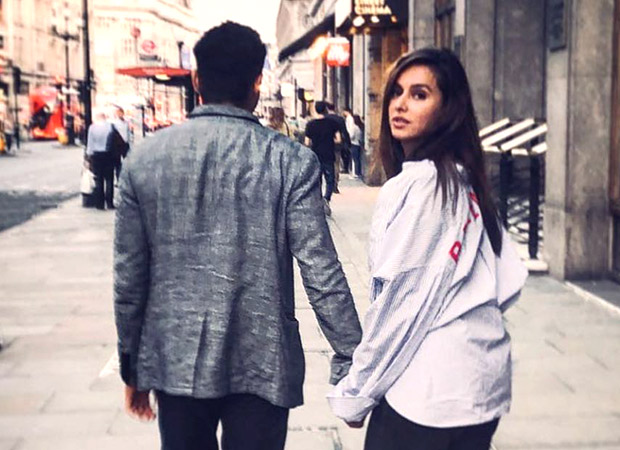 Shibani Dandekar shares a mysterious picture and fuels up further rumours about her dating Farhan Akhtar