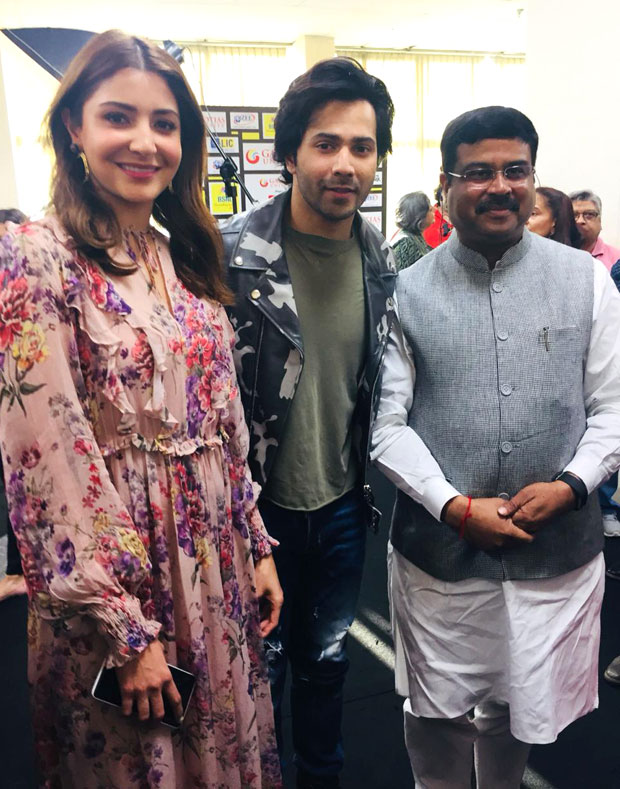 Varun Dhawan - Anushka Sharma signed as ambassadors of Skill India Campaign