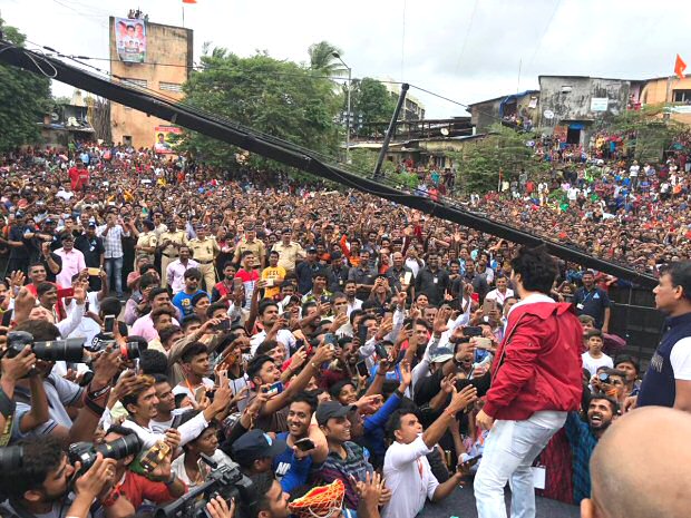 WATCH: Varun Dhawan creates frenzy with 'Tan Tana Tan' dance at dahi handi celebration in Mumbai