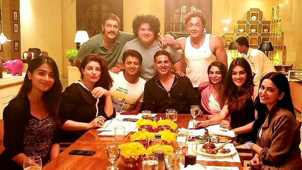 HOUSEFULL 4: When the team of Akshay Kumar, Kriti Sanon, Bobby Deol and others dined together