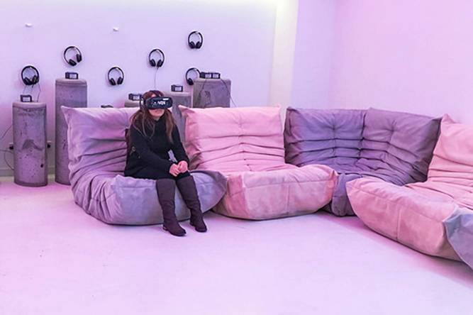 Woman using a virtual reality headset by marcoverch, on Flickr