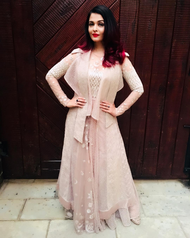 Aishwarya Rai Bachchan in Tarun Tahiliani for a Breast Cancer Awaress Initiative (3)