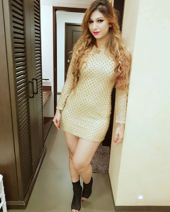anup jalota’s girlfriend jasleen matharu’s sizzling hot pics will get you going this weekend
