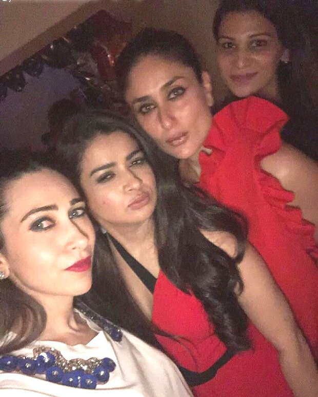 Kareena Kapoor Khan DANCES the night away with Janhvi Kapoor, Khushi Kapoor, Jacqueline Fernandez