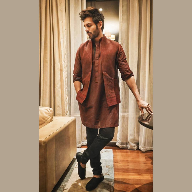 Kartik Aaryan for Navratri in Pune (2)Kartik Aaryan for Navratri in Pune (2)