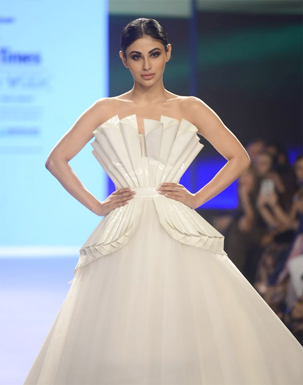 Mouni Roy in Swapnil Shinde (2)