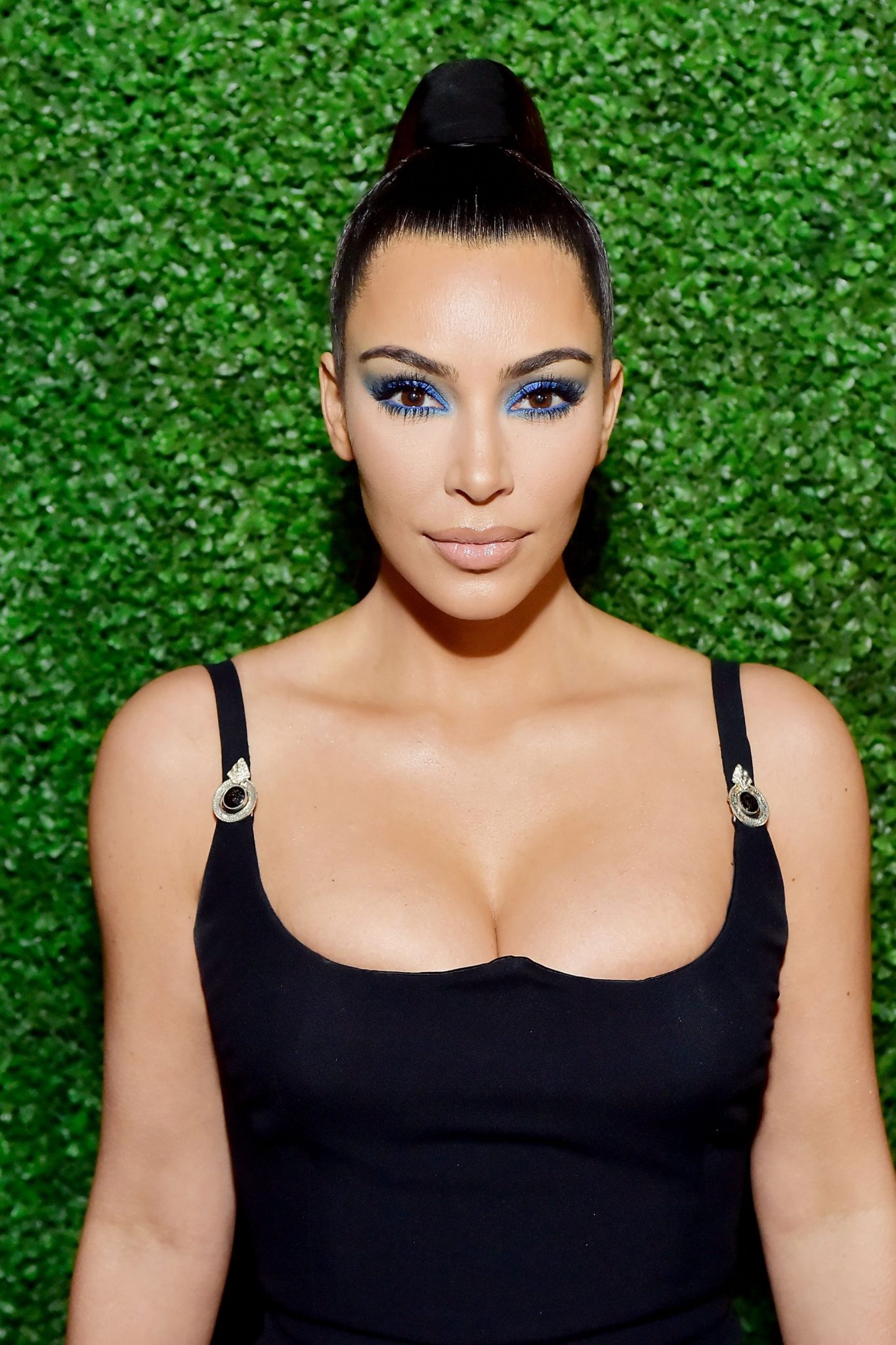 6 kim kardashian halloween costumes that start with your makeup bag