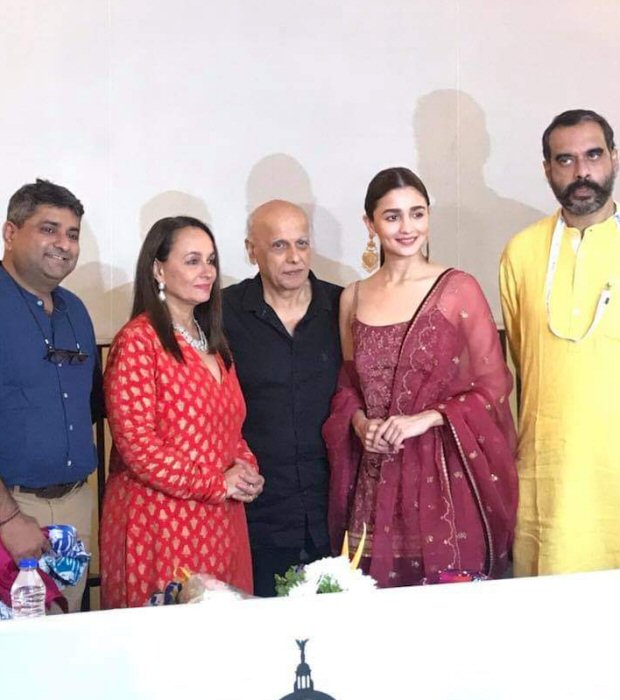 “if three of us work together in a film, it would be a blast on the set”- alia bhatt on working with her parents mahesh bhatt and soni razdan